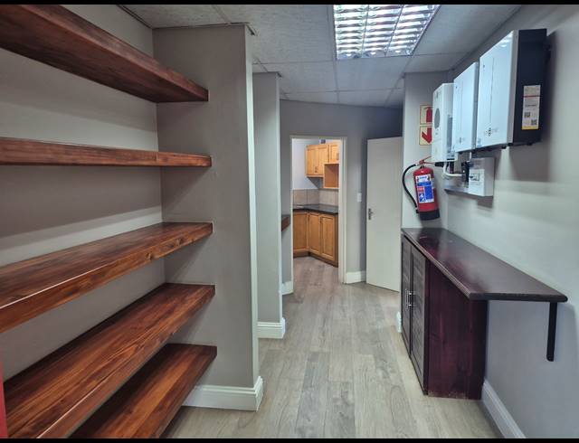 218M² OFFICE TO LET IN ROCKY DRIFT